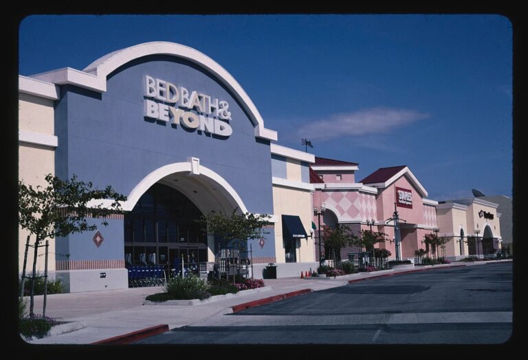 Read more about the article What The Bed Bath And Beyond-Fathom Deal Means For Real Estate