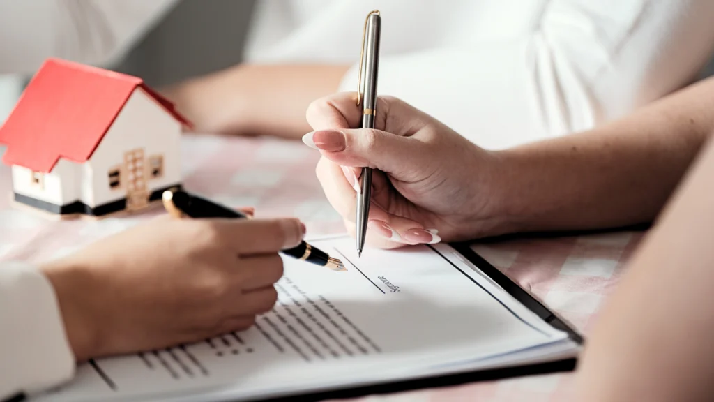 Read more about the article Compass sued by homebuyers over $475 transaction fee