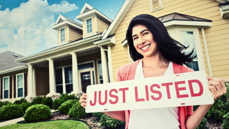 Read more about the article US home listings hit 4-year high as demand stalls